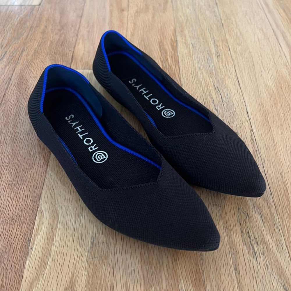 Black Rothy’s point shoes